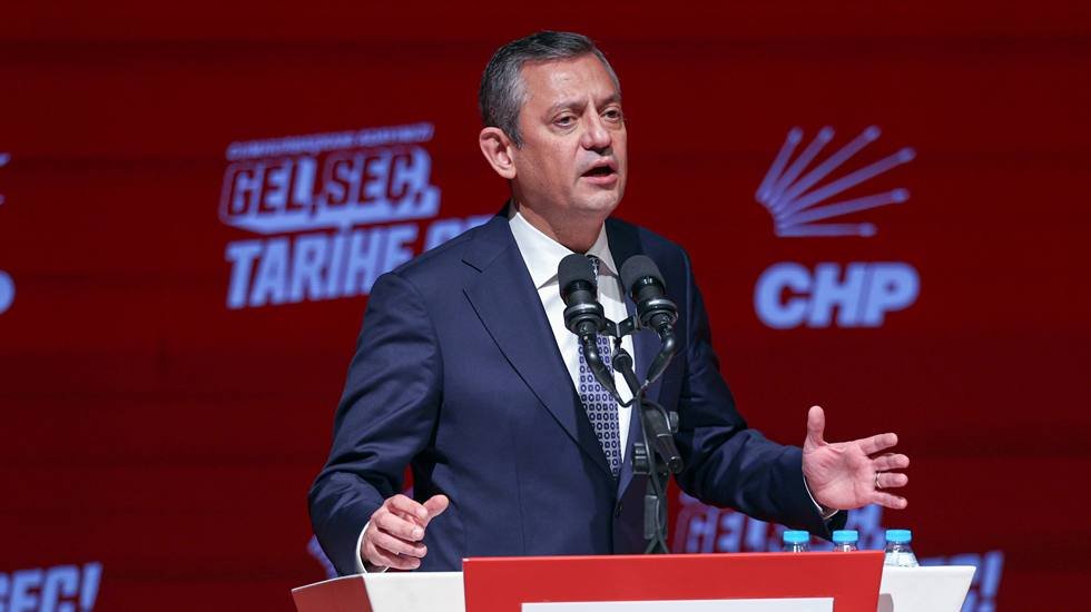 &Ouml;zg&uuml;r &Ouml;zel'den, Erdoğan'ın tehdidine ilk yanıt&hellip;