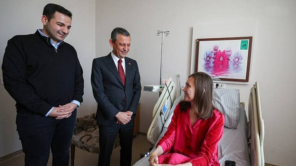 &Ouml;zg&uuml;r &Ouml;zel Şehzadeler Belediye Başkanı Durbay'ı hastanede ziyaret etti