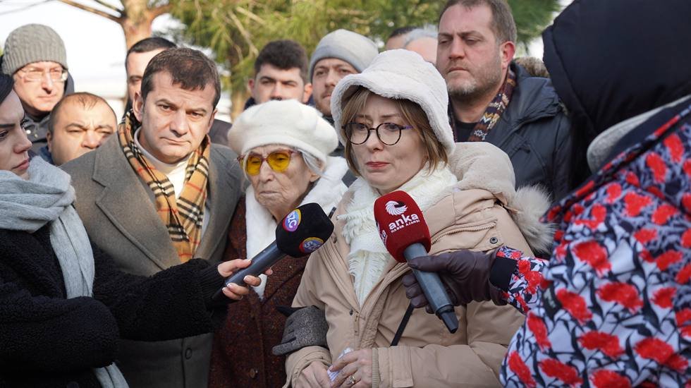 &Uuml;mit &Ouml;zdağ'ın 90 yaşındaki annesi Silivri'den seslendi&hellip;