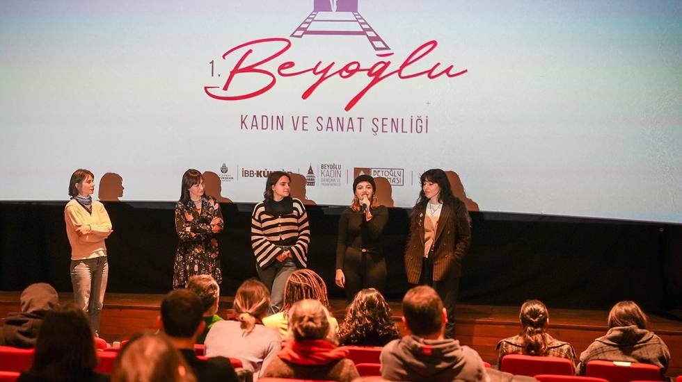 1. Kadın ve Sanat Şenliği Beyoğlu&rsquo;nda başladı!