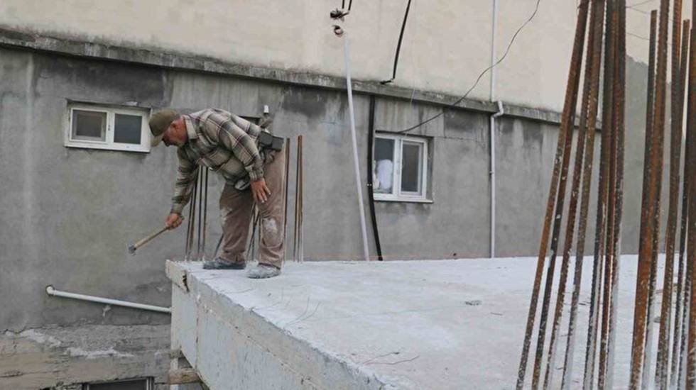 65 yaş &uuml;st&uuml; n&uuml;fusun y&uuml;zde 13&rsquo;&uuml; ge&ccedil;inebilmek i&ccedil;in, inşaat gibi ağır işler de &ccedil;alışmak zorunda...