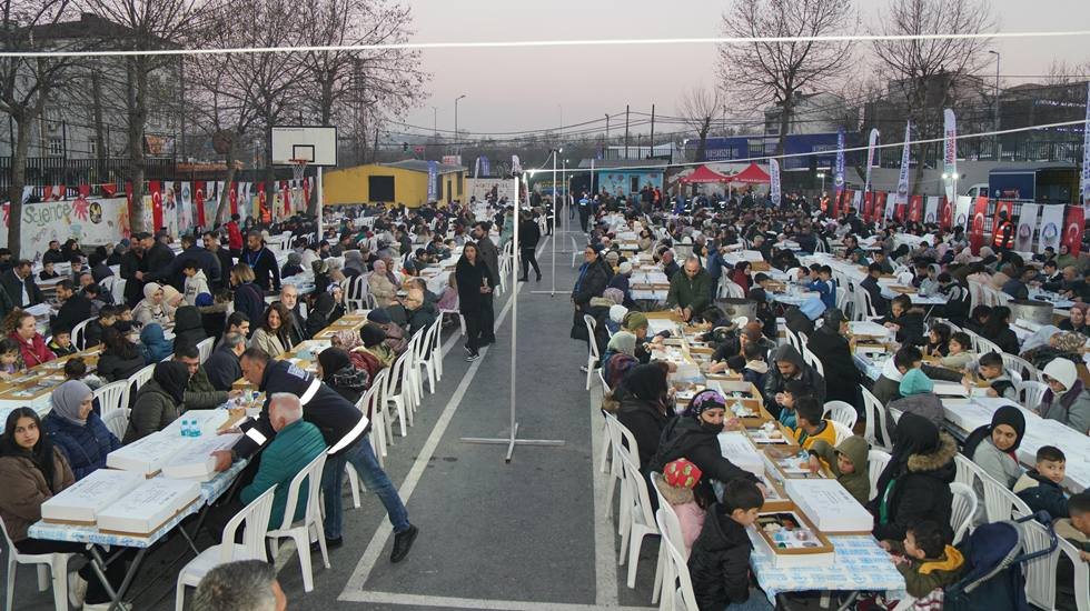 Avcılar'da Geleneksel İftar Sofrası Tahtakale&rsquo;de