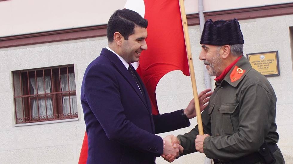 Avcılar&rsquo;dan yola &ccedil;ıkan T&uuml;rk bayrağı &Ccedil;anakkale&rsquo;ye ulaştı