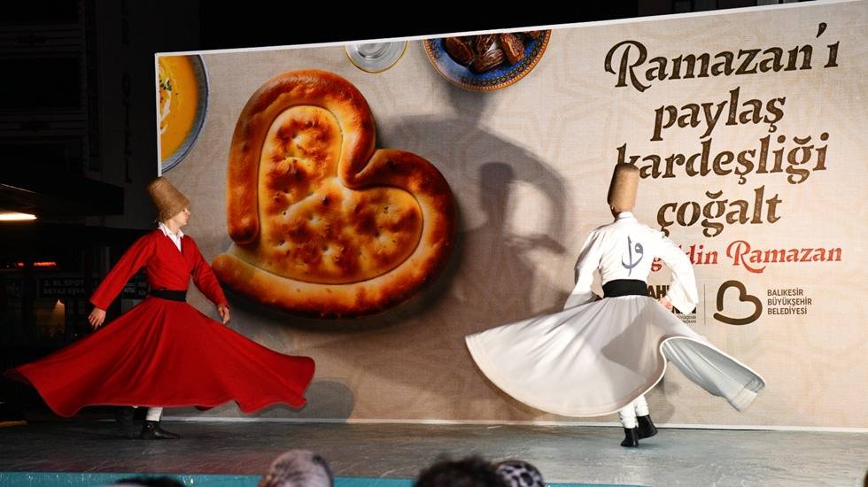 Balıkesir&rsquo;de Ramazan eğlenceleri semazen g&ouml;sterisi, kukla oyunu ve tasavvuf m&uuml;ziği eşliğinde devam ediyor...