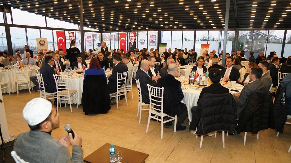 Başkan &ccedil;aykara iftarda iş d&uuml;nyasıyla bir araya geldi