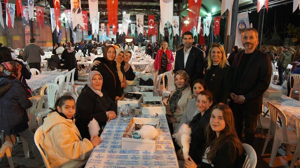 Başkan &Ccedil;aykara: &ldquo;Sofralarımızda ekmeği b&ouml;l&uuml;ş&uuml;yor, g&ouml;n&uuml;llerimizi birleştiriyoruz&rdquo;