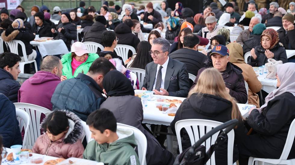 Bayrampaşa Belediyesi binlerce yurttaşı iftar sofrasında buluşturdu