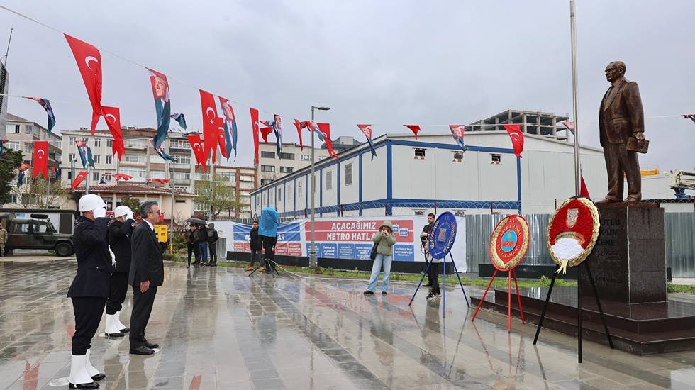 &Ccedil;anakkale Zaferi Bayrampaşa&rsquo;da t&ouml;renle kutlandı