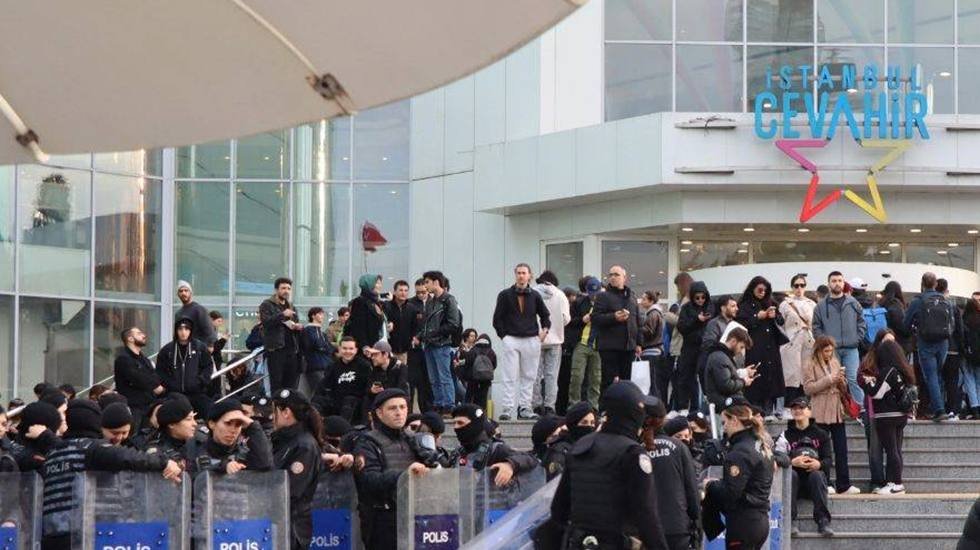 Cevahir AVM &ouml;n&uuml;ndeki protestolarda 3 avukat g&ouml;zaltına alındı