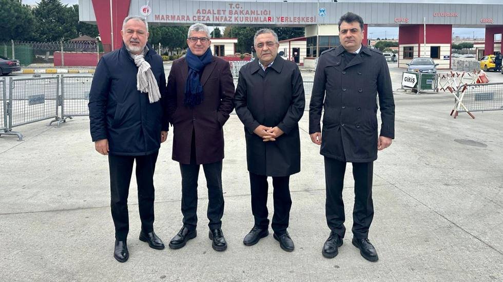CHP heyetinden Sarıyer eski belediye başkanı Ş&uuml;kr&uuml; Gen&ccedil;'e cezaevinde ziyaret