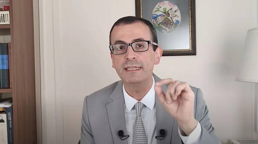 Ekonomist Evren Devrim Zelyut 43 yaşında yaşamını yitirdi...