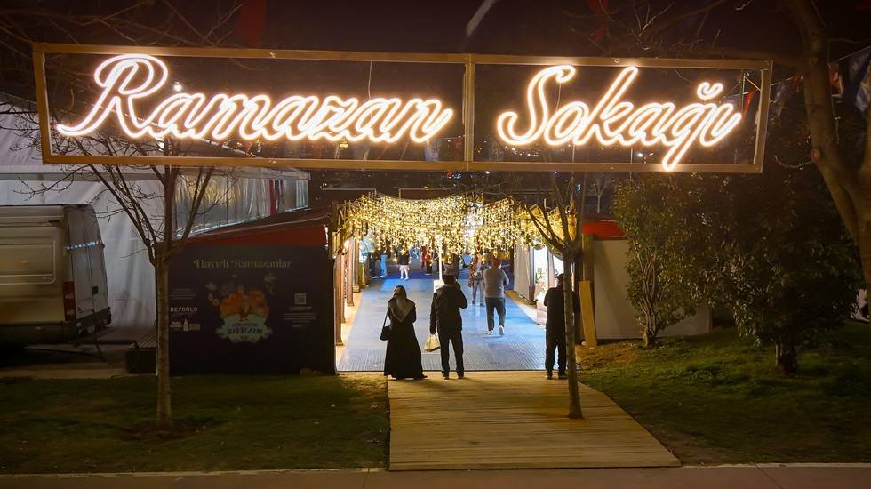 Hask&ouml;y Sahilinde Ramazan sokağı var...