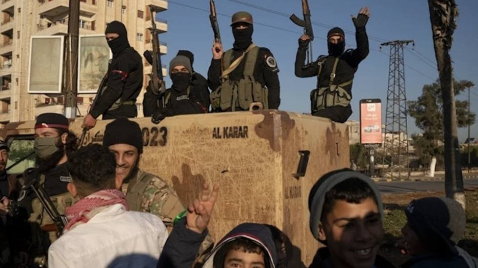 HTŞ, Lazkiye b&ouml;lgesinde Arap Alevilerine y&ouml;nelik toplu katliama başlamıştır. Yaşanan katliama sessiz kalınamaz!&nbsp;