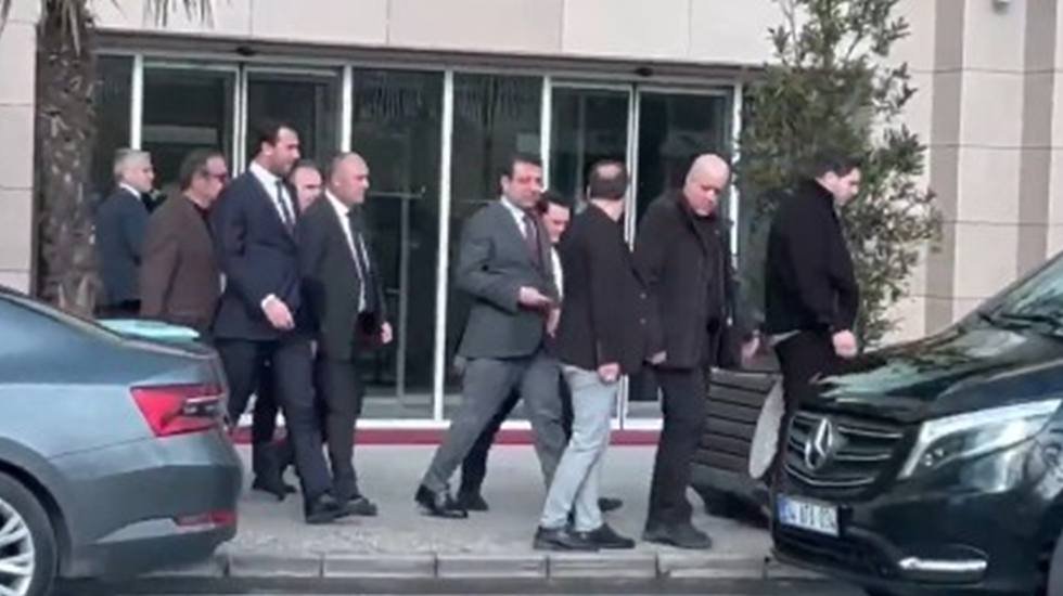 İfade veren İmamoğlu: &ldquo;Bug&uuml;n burada ifade vermesi gerekenler, bu hukuksuz raporu hazırlayanlardır&rdquo;