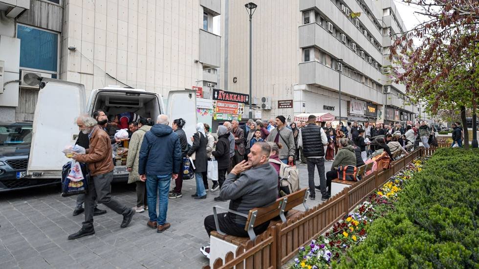 İzmir Valiliği Kona il&ccedil;esindeki iftar buluşmasına izin vermedi...