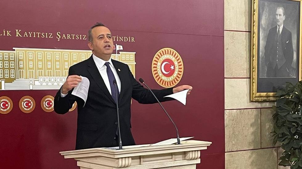 Kendisi yırttı vatandaşa bakanlığa g&ouml;nderin &ccedil;ağrısı yaptı