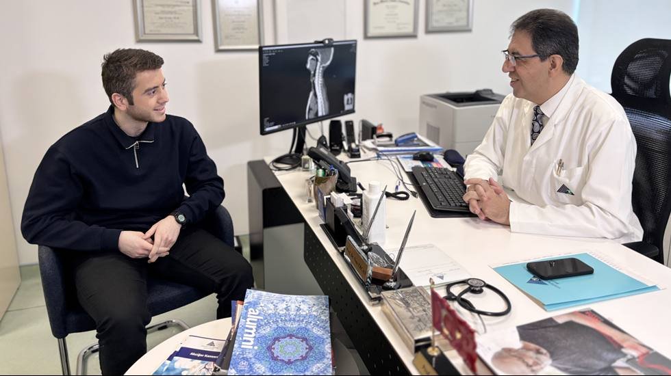 Nefes borusu y&uuml;zde 95 kapalı olan 21 yaşındaki hasta 10 Saat s&uuml;ren ameliyatla hayata d&ouml;nd&uuml;