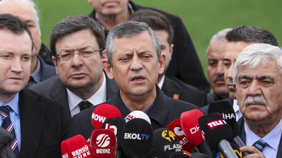 &Ouml;zg&uuml;r &Ouml;zel, 'g&uuml;ncel boykot' listesini duyurdu&hellip;