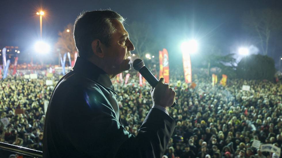 &Ouml;zg&uuml;r &Ouml;zel: 'O k&uuml;fr&uuml; kendi anneme edilmiş sayıyorum'