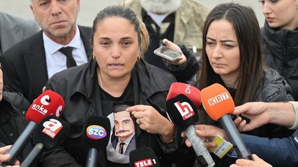 Tehdit mesajlarını paylaşan Sinan Ateş&rsquo;in ablası: &lsquo;3-5 torbacı ile birlik olup yol kesersiniz&rsquo;