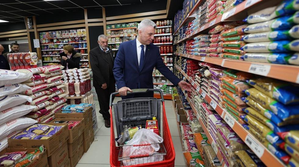 Bakan Bolat 'boykot başarısız' demesine &Uuml;nl&uuml; ekonomistten itiraz geldi&hellip;