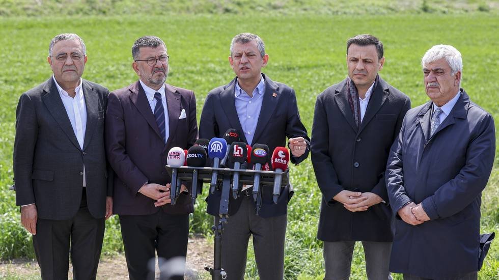 İmamoğlu'nu Silivri'de ziyaret eden &Ouml;zg&uuml;r &Ouml;zel'den a&ccedil;ıklama...