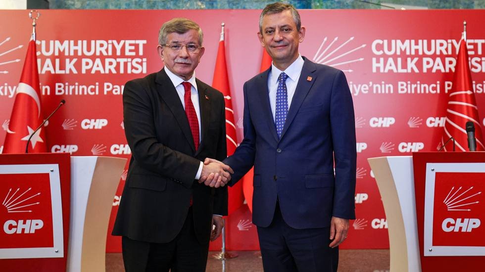 &Ouml;zg&uuml;r &Ouml;zel, Ahmet Davutoğlu CHP Genel Merkezinde bir araya geldi...