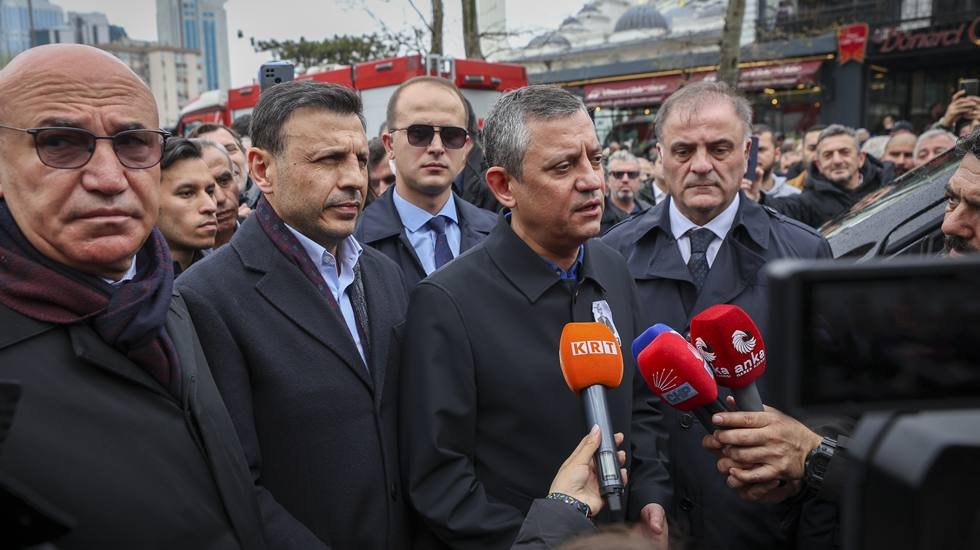 &Ouml;zg&uuml;r &Ouml;zel'den iktidara '&Ccedil;atalca M&uuml;ft&uuml;s&uuml;' tepkisi