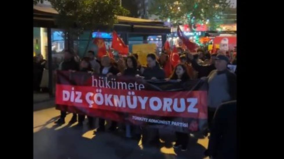 TKP: Gezi&rsquo;de yitirdiğimiz evlatlarımızın &ouml;n&uuml;nde diz &ccedil;&ouml;k&uuml;yoruz